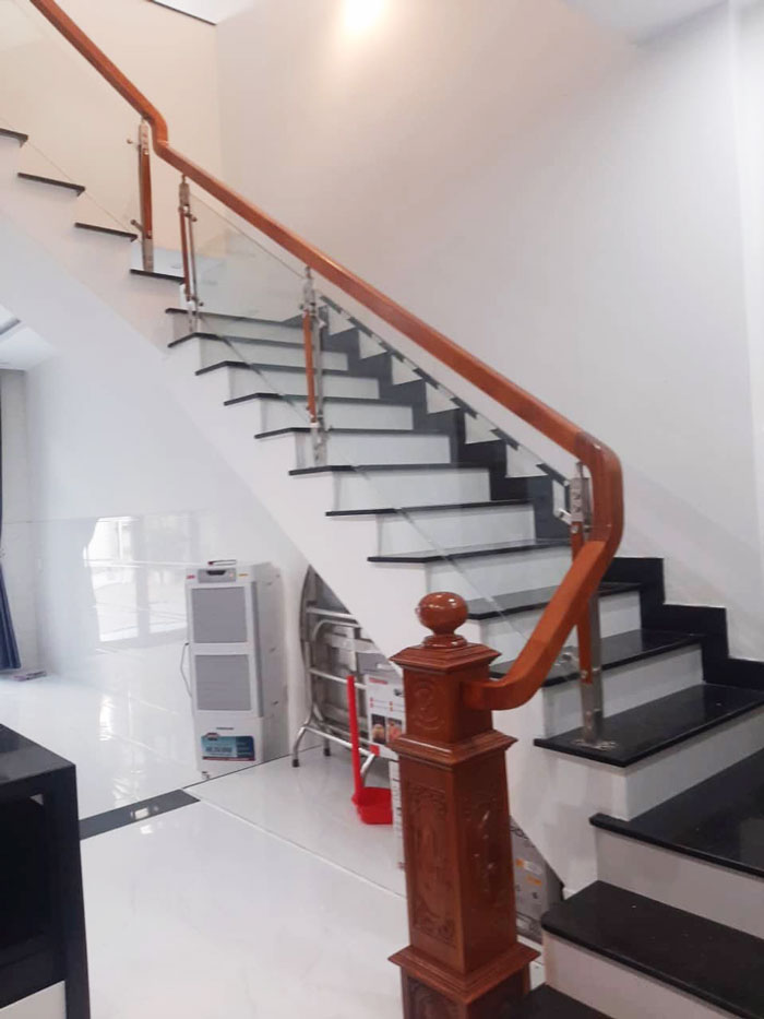 Hầu hết các mẫu cầu thang kính sẽ được Tân Cảnh sử dụng loại kính cường lực dày 10 li