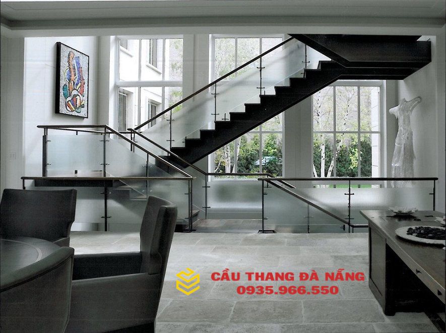 lan can kinh cau thang 11