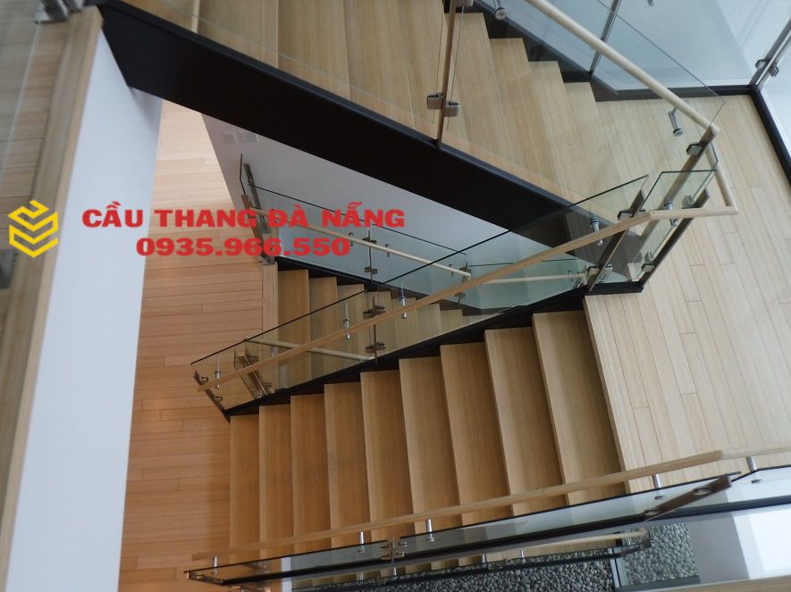 lan can kinh cau thang 8