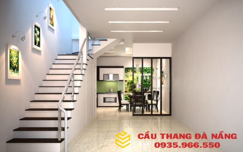 Cầu thang đơn giản nhưng cũng không kém phần tinh tế giành cho ngôi nhà