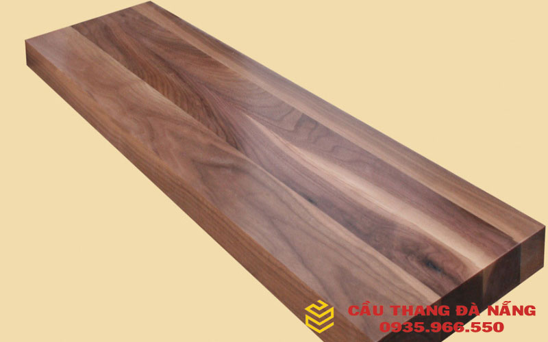 Các tính năng tuyệt vời từ loại gỗ óc chó đực sử dụng để làm cầu thang 