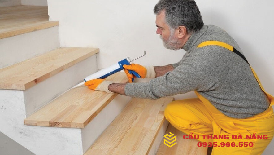Cách bảo quản cầu thang gỗ vuông mà bạn nên biết 