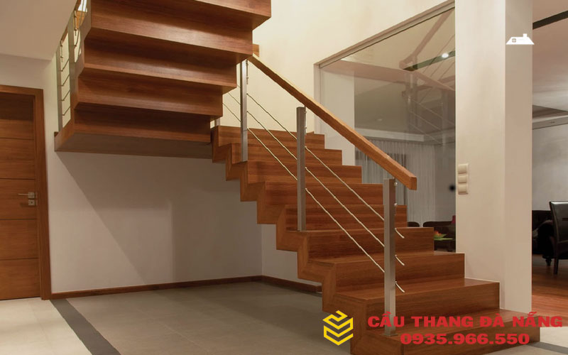 Mẫu ziczac kết hợp với lan can được làm bằng sắt 