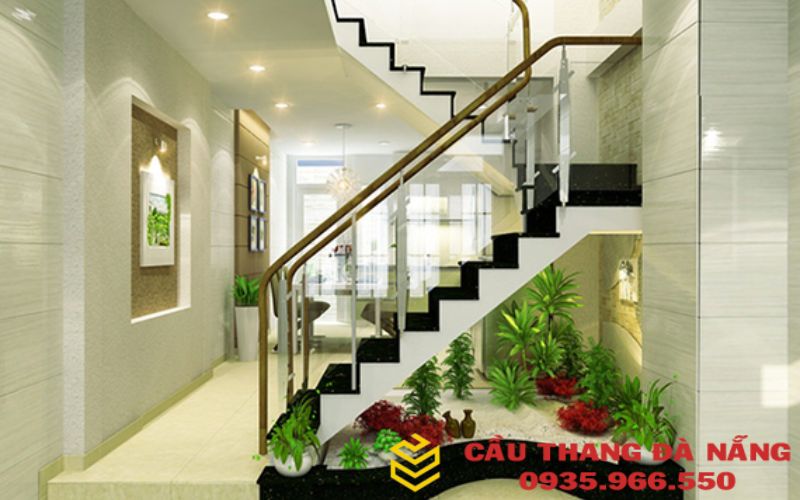 Cầu thang kính cường lực kiểu dáng hình vuông tạo không gian cho ngôi nhà
