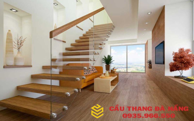 Mẫu cầu thang kính cường lực kết hợp với tay vịn gỗ 