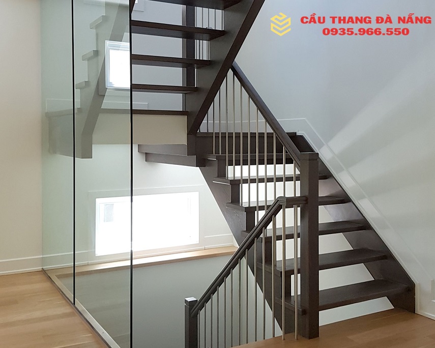 Mẫu cầu thang nhà lệch tầng đẹp