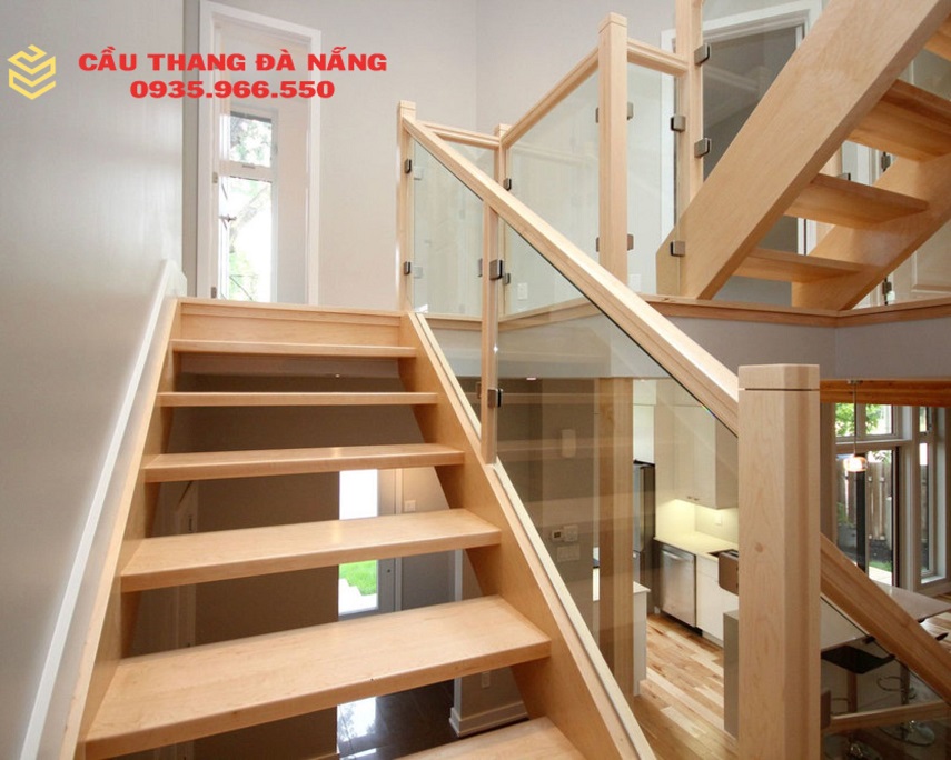 Mẫu cầu thang nhà lệch tầng đẹp