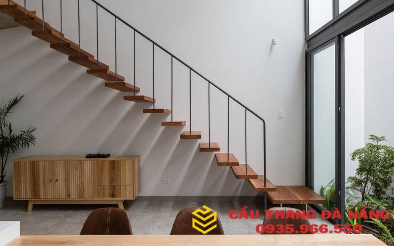 Thiết kế cầu thang cho nhà ống âm tường 