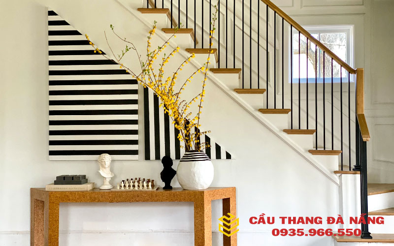 Lựa chọn mẫu cầu thang nào cho hợp lý đối với những ngôi nhà có mặt hạn chế về bề ngang