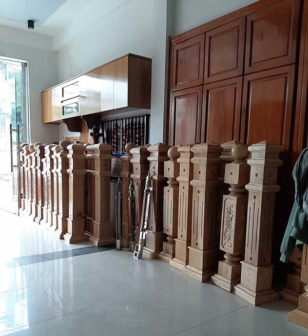 Trụ đề ba gỗ vuông trơn