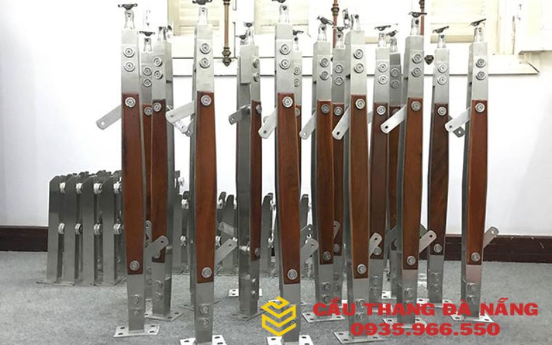 Phụ kiện đi kèm với tay vịn cầu thang 