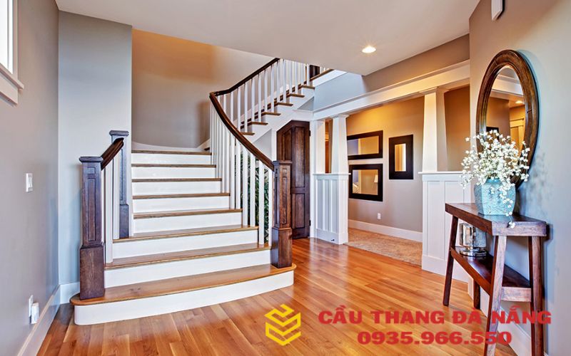 Cách lựa chọn tay vịn cầu thang gỗ sồi hot nhất năm nay