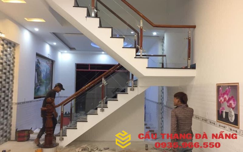 Công trình thi công giành cho mẫu cầu thang kính 