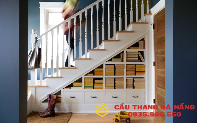 Tủ sách được  thiết kế gọn gàng ngăn nắp 