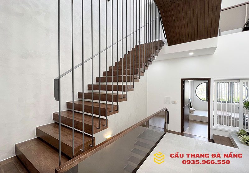 Cầu thang nhựa giả gỗ đẹp