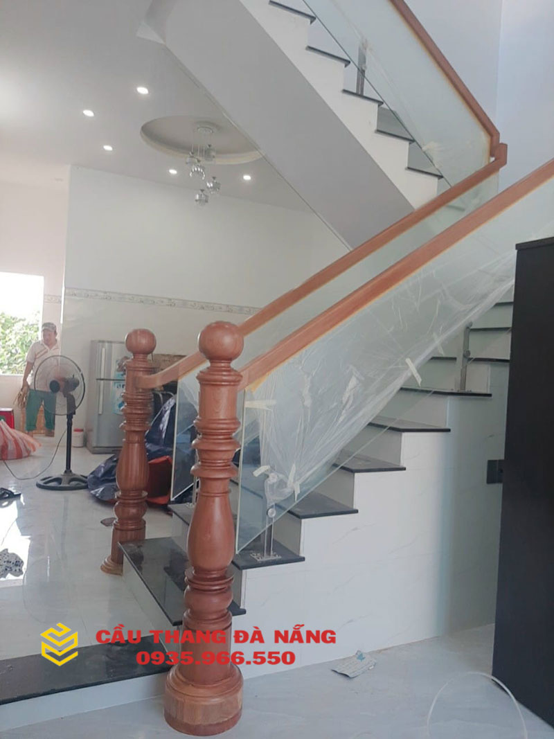 thi cong cau thang quan thanh khe 1