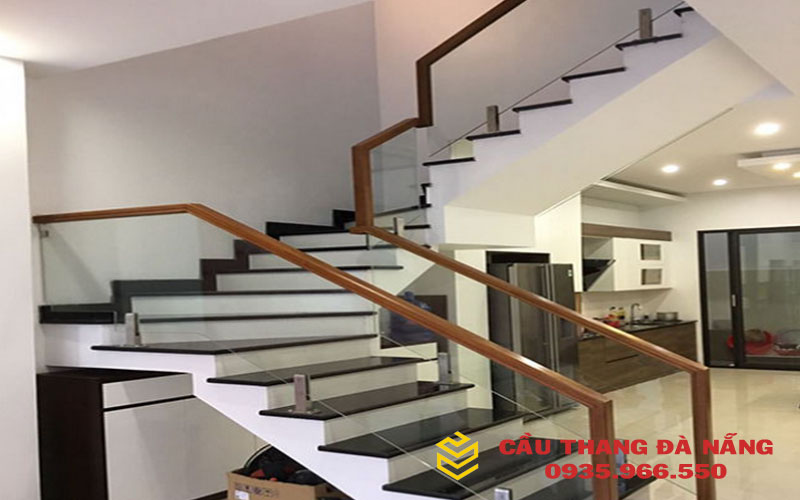 Mẫu cầu thang trụ lửng