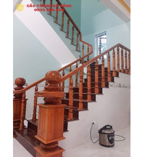 Cầu thang gỗ chữ U