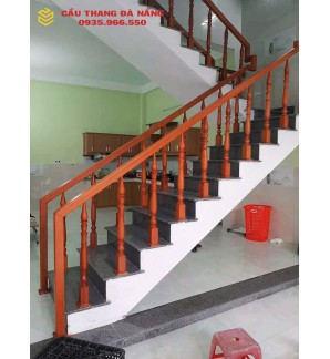 Cầu thang gỗ xoan đào thanh suốt đôi 
