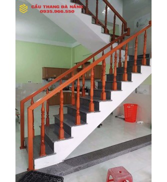 Cầu thang gỗ xoan đào thanh suốt đôi 