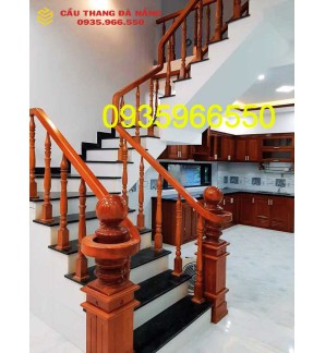 Cầu thang gỗ trụ vuông