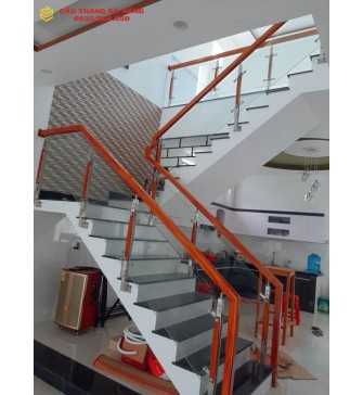 Mẫu cầu thang kính chân trụ cao